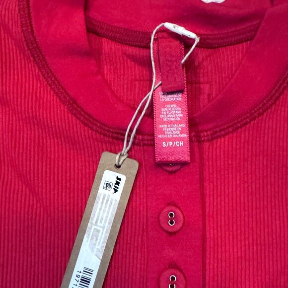 SKIMS Cotton Rib Henley Top Red S NWT Women’s Long Sleeve Soft Stretch Lounge - Picture 3 of 3